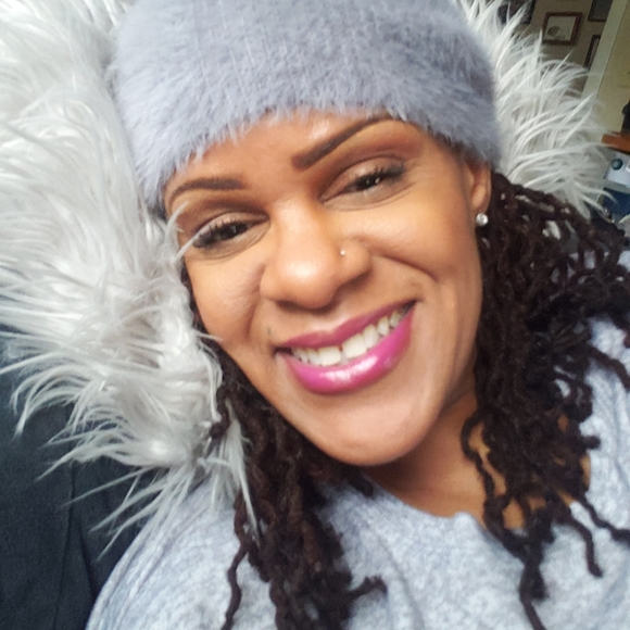 Meet your Posher, Amanda - Picture 2 of 4